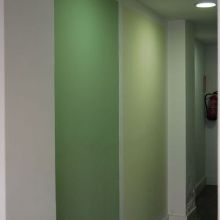 Pasillo de acceso a clínica